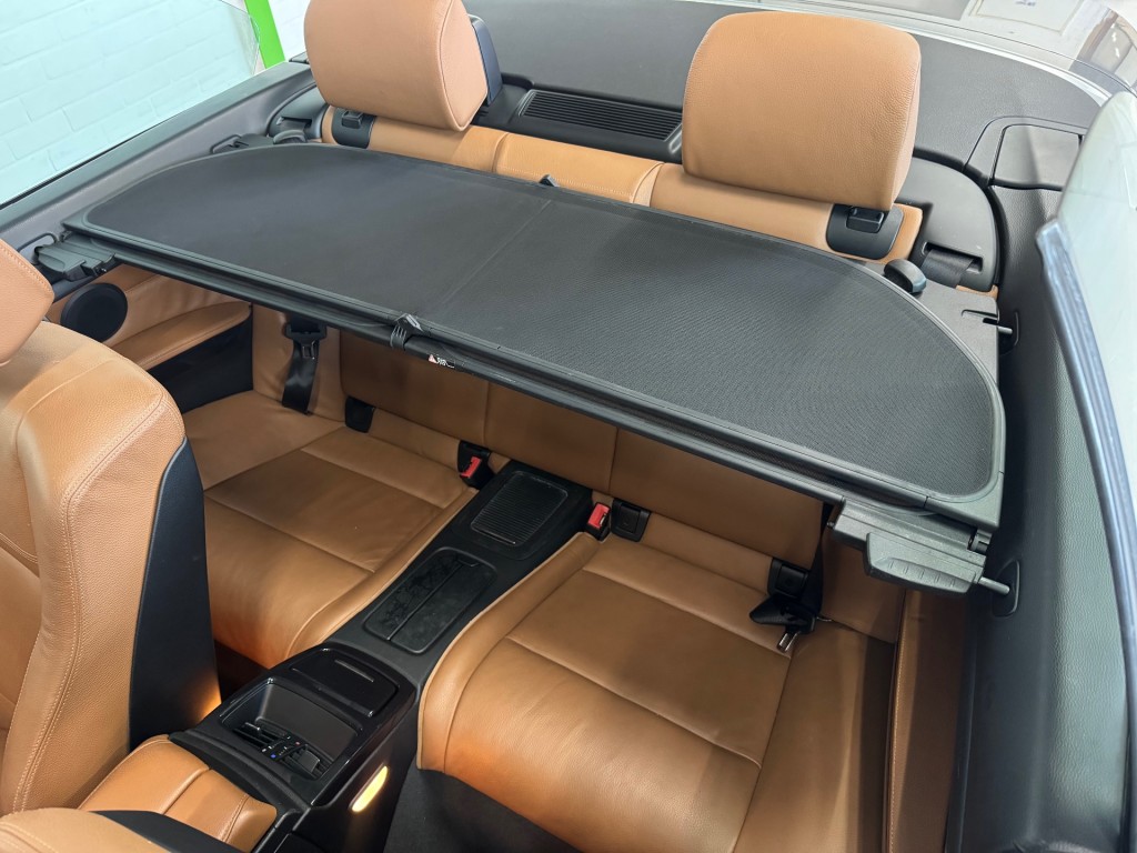 BMW-3-SERIE-320I HIGH EXECUTIVE / CarPlay/ 19 inch / Bluetooth / Lederen bekledig / NAP / 116367km / Onderhoudsboekjes en historie.