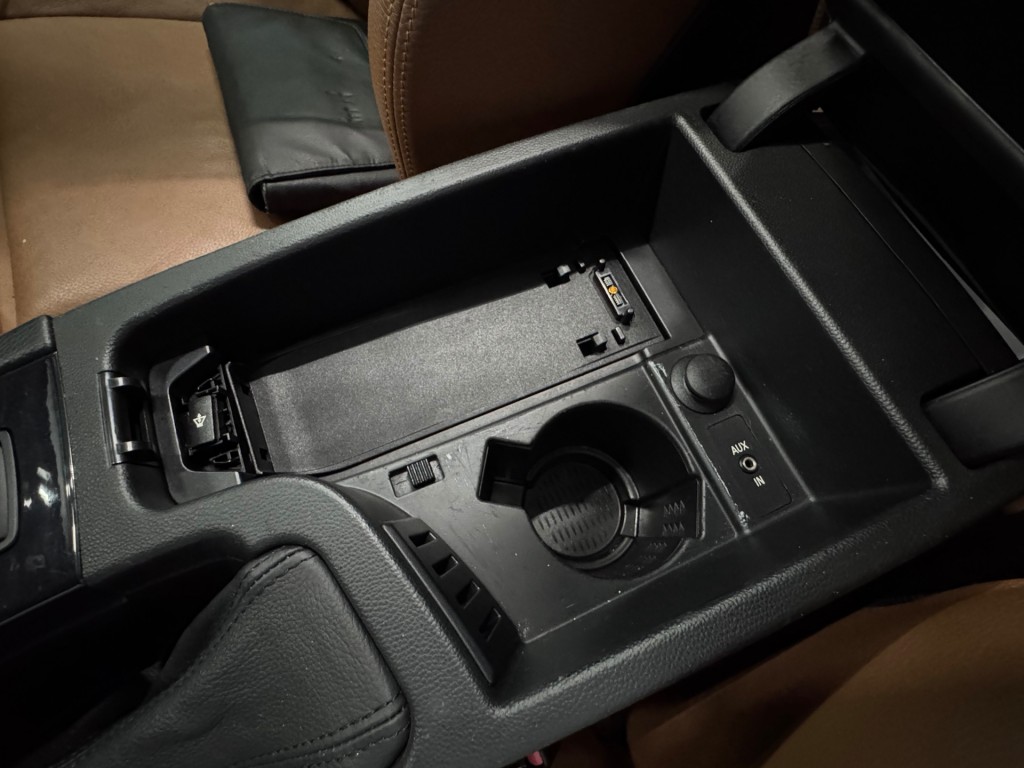 BMW-3-SERIE-320I HIGH EXECUTIVE / CarPlay/ 19 inch / Bluetooth / Lederen bekledig / NAP / 116367km / Onderhoudsboekjes en historie.