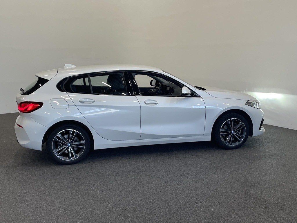 BMW-1-SERIE-118i Sportline Business Edition Automaat Navigatie Apple Carplay/Android Auto Camera Parkeersensoren Cruise Control Virtual Cock