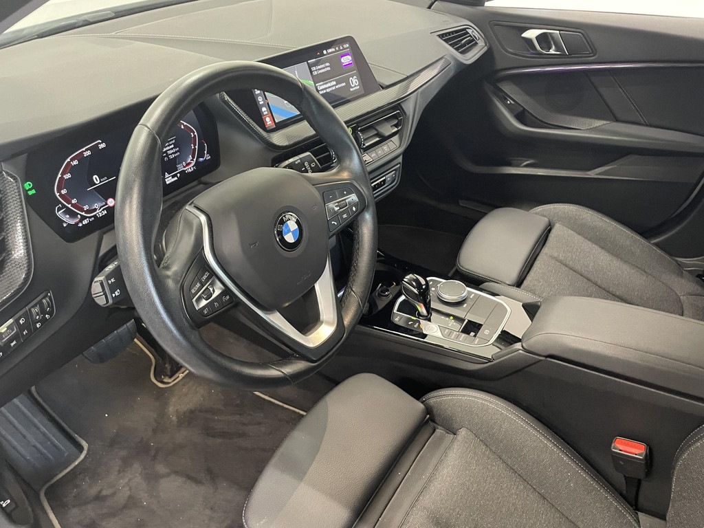 BMW-1-SERIE-118i Sportline Business Edition Automaat Navigatie Apple Carplay/Android Auto Camera Parkeersensoren Cruise Control Virtual Cock