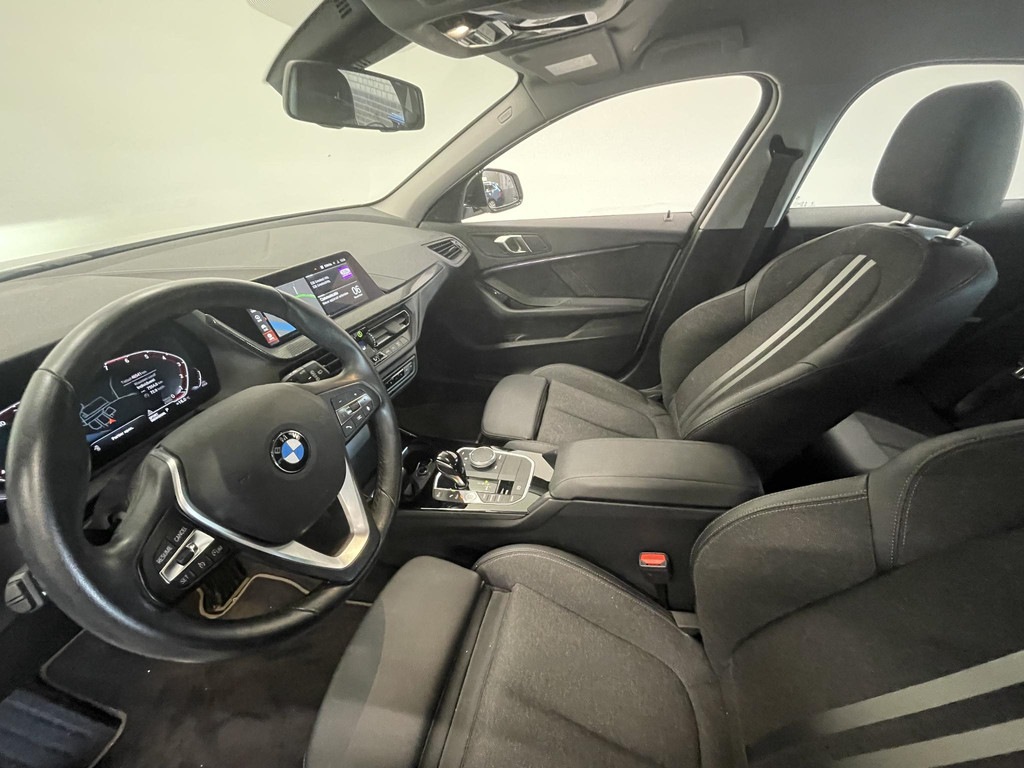 BMW-1-SERIE-118i Sportline Business Edition Automaat Navigatie Apple Carplay/Android Auto Camera Parkeersensoren Cruise Control Virtual Cock