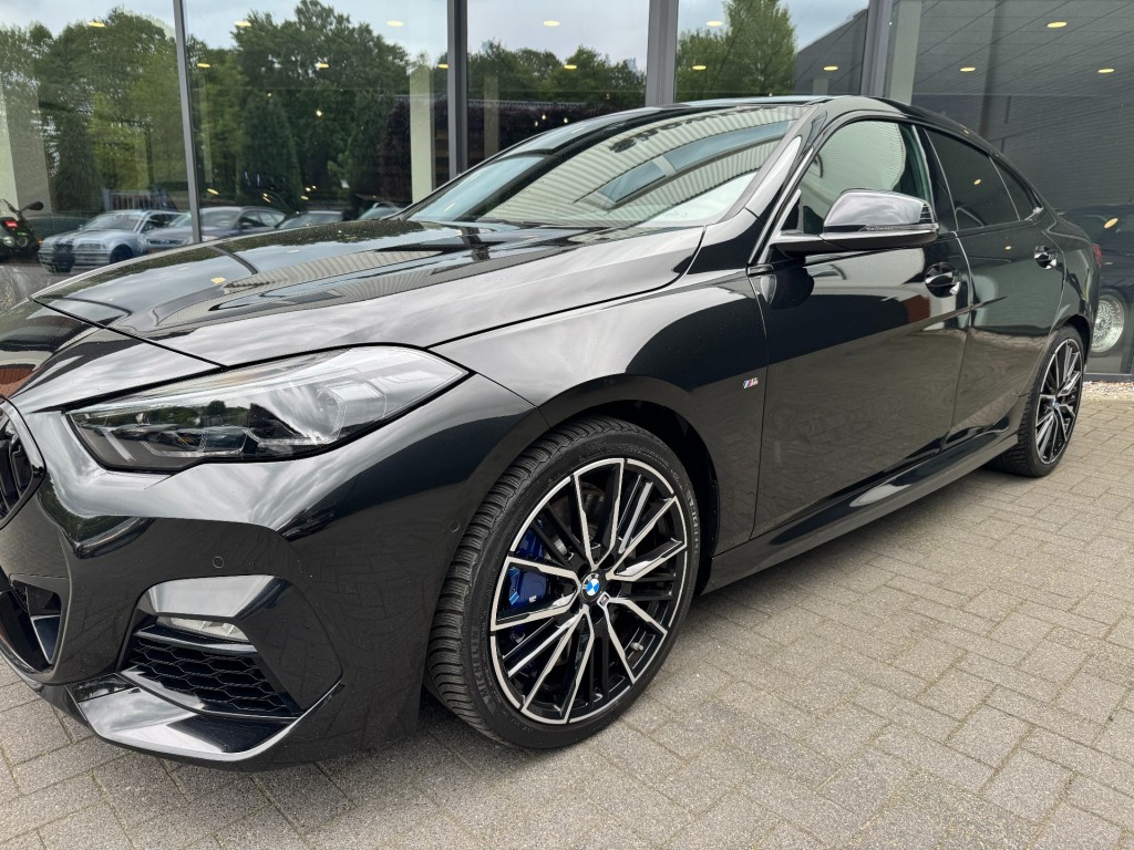 BMW-2-SERIE-220I M-Sport,LED,Schaalstoel,Lane Ass.,Carplay,Stoelverw,Camera,