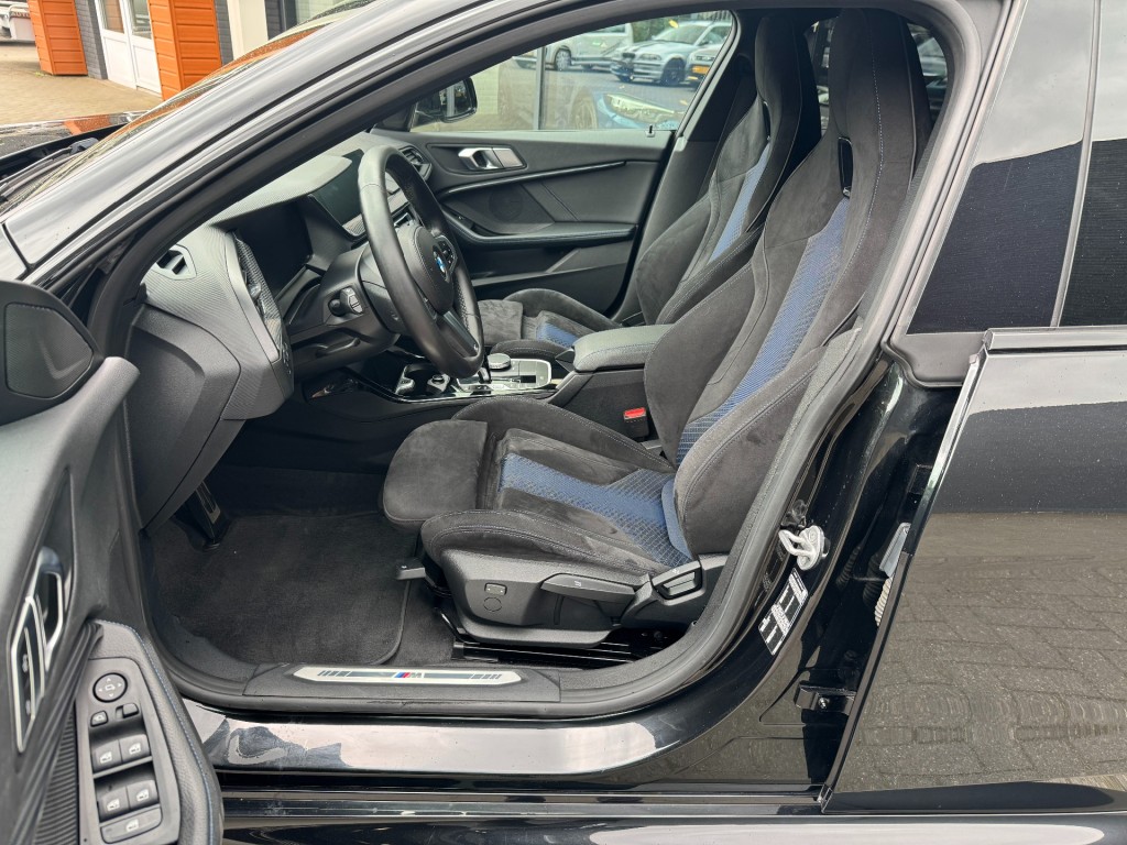 BMW-2-SERIE-220I M-Sport,LED,Schaalstoel,Lane Ass.,Carplay,Stoelverw,Camera,