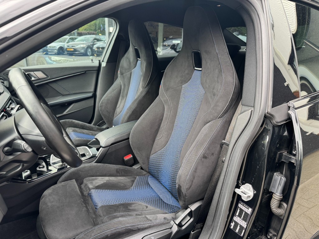 BMW-2-SERIE-220I M-Sport,LED,Schaalstoel,Lane Ass.,Carplay,Stoelverw,Camera,