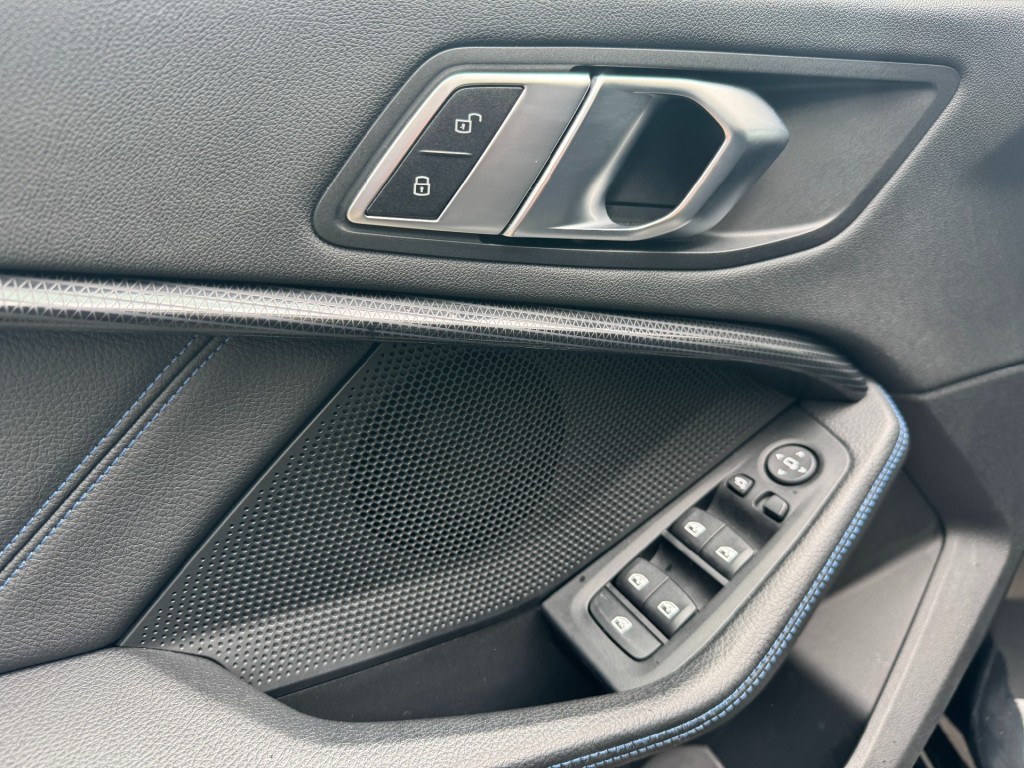 BMW-2-SERIE-220I M-Sport,LED,Schaalstoel,Lane Ass.,Carplay,Stoelverw,Camera,