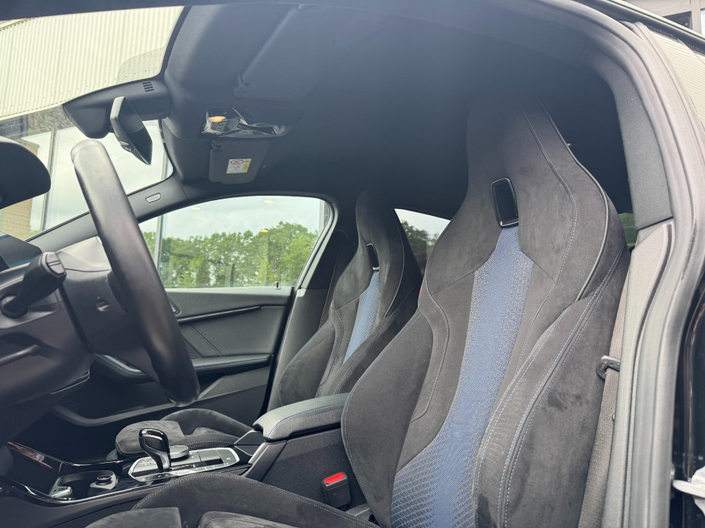 BMW-2-SERIE-220I M-Sport,LED,Schaalstoel,Lane Ass.,Carplay,Stoelverw,Camera,