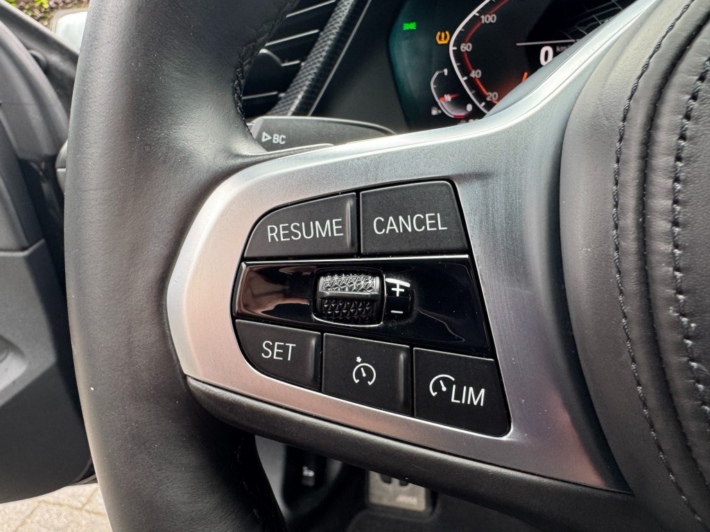 BMW-2-SERIE-220I M-Sport,LED,Schaalstoel,Lane Ass.,Carplay,Stoelverw,Camera,