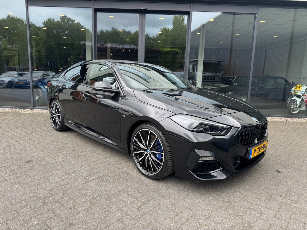BMW-2-SERIE-220I M-Sport,LED,Schaalstoel,Lane Ass.,Carplay,Stoelverw,Camera,