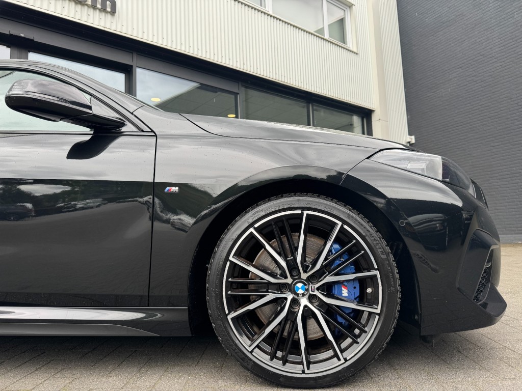 BMW-2-SERIE-220I M-Sport,LED,Schaalstoel,Lane Ass.,Carplay,Stoelverw,Camera,