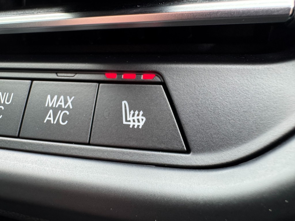 BMW-2-SERIE-220I M-Sport,LED,Schaalstoel,Lane Ass.,Carplay,Stoelverw,Camera,