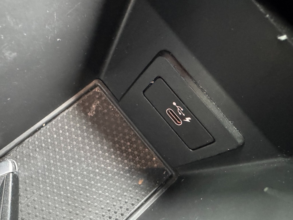 BMW-2-SERIE-220I M-Sport,LED,Schaalstoel,Lane Ass.,Carplay,Stoelverw,Camera,