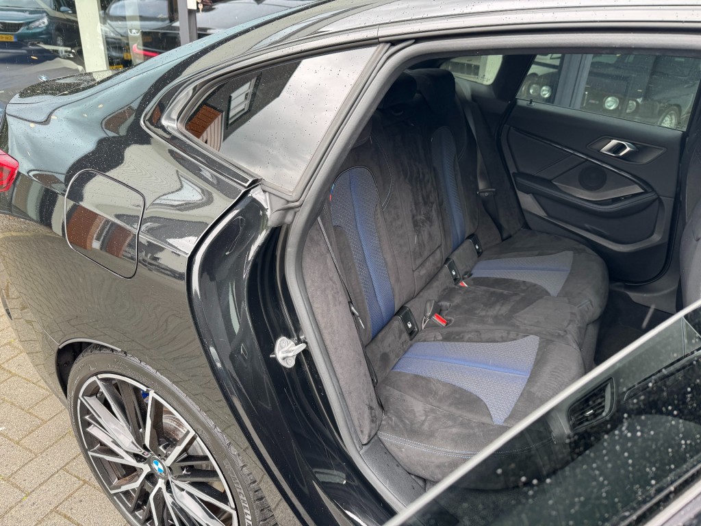 BMW-2-SERIE-220I M-Sport,LED,Schaalstoel,Lane Ass.,Carplay,Stoelverw,Camera,