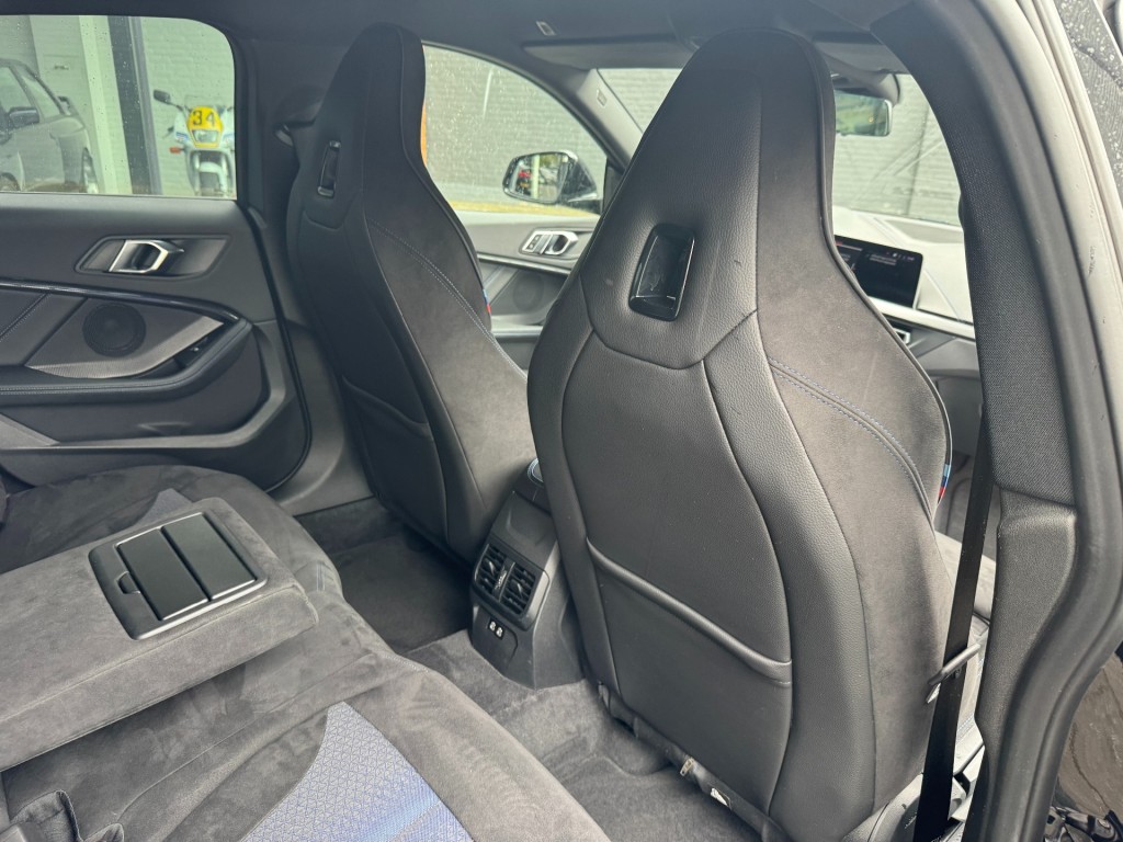 BMW-2-SERIE-220I M-Sport,LED,Schaalstoel,Lane Ass.,Carplay,Stoelverw,Camera,
