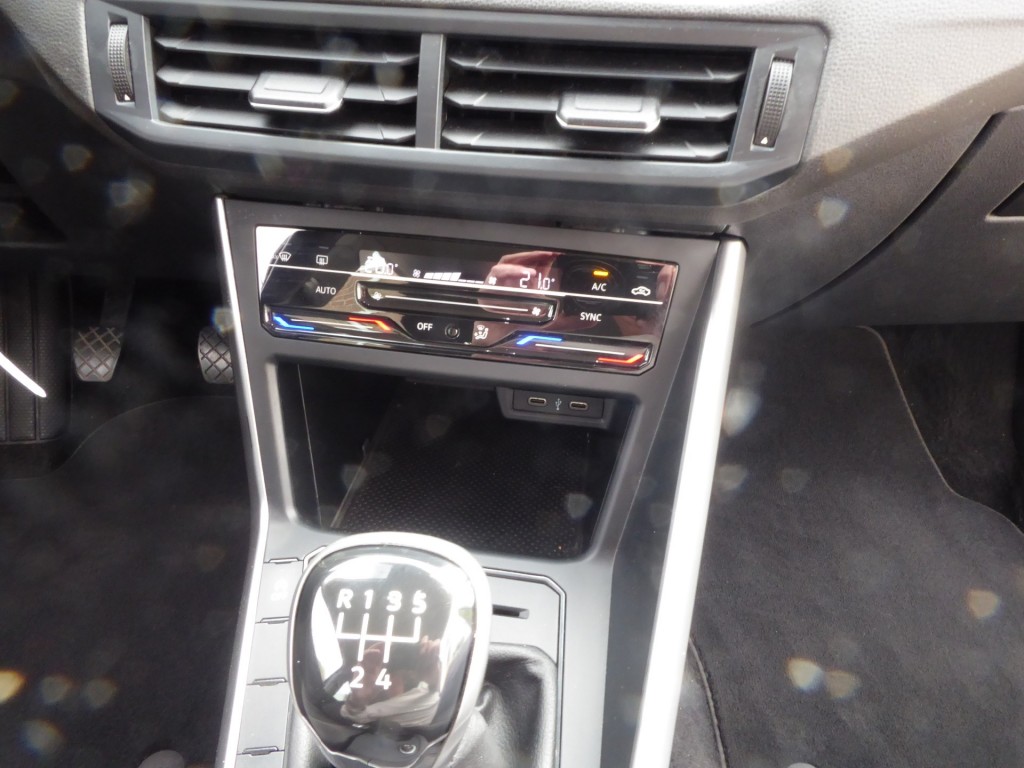 VOLKSWAGEN-TAIGO-1.0 TSI LIFE Business/Climat Control/Pdc/ Knappe Auto!!!!