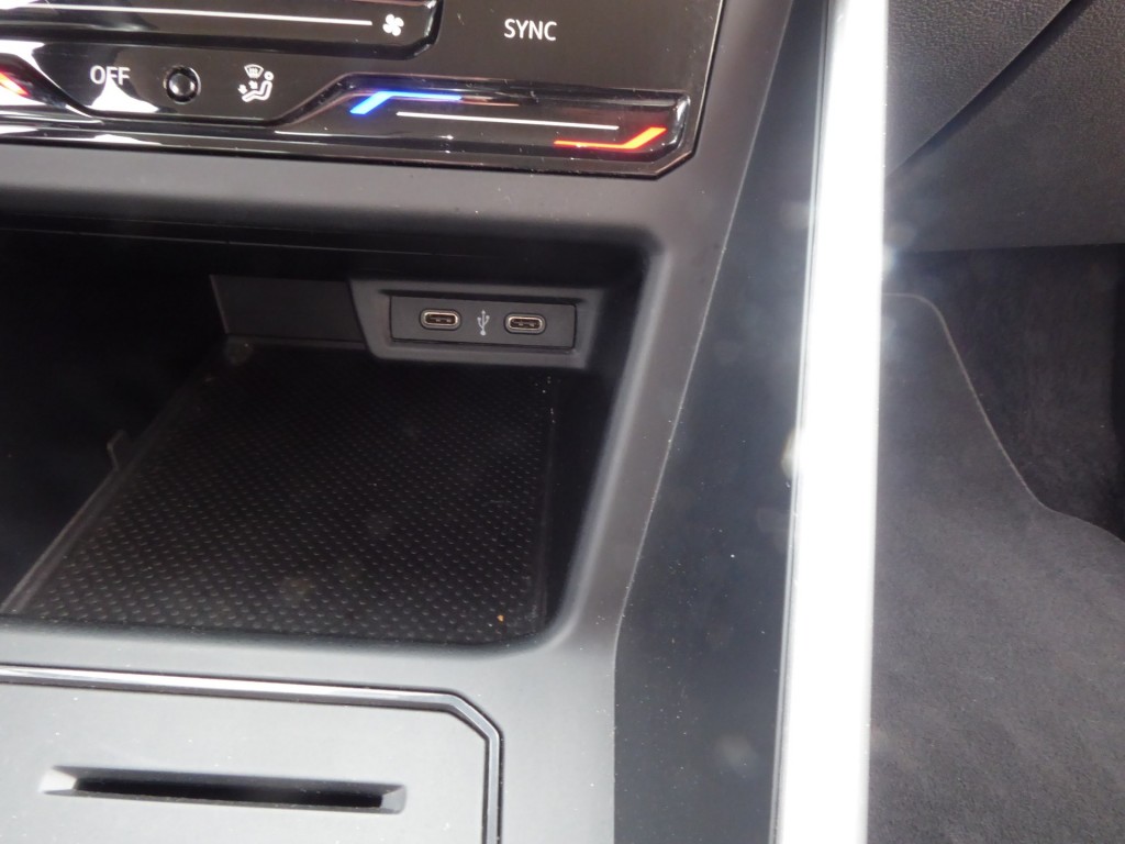 VOLKSWAGEN-TAIGO-1.0 TSI LIFE Business/Climat Control/Pdc/ Knappe Auto!!!!
