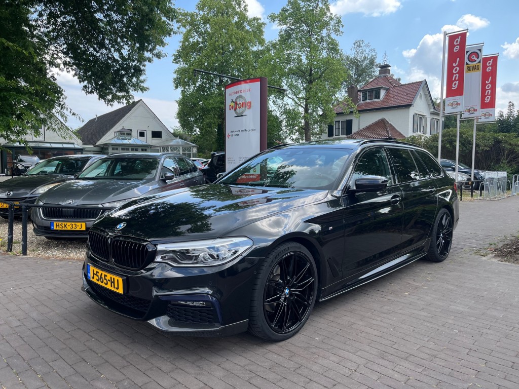 BMW-5-SERIE-TOURING 520I HIGH EXECUTIVE / SCHUIFDAK / LEDER / HARMAN-KARDON