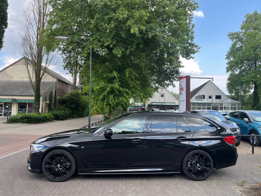 BMW-5-SERIE-TOURING 520I HIGH EXECUTIVE / SCHUIFDAK / LEDER / HARMAN-KARDON