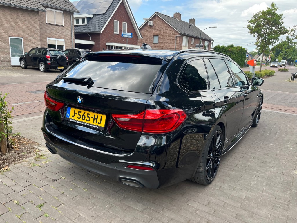 BMW-5-SERIE-TOURING 520I HIGH EXECUTIVE / SCHUIFDAK / LEDER / HARMAN-KARDON