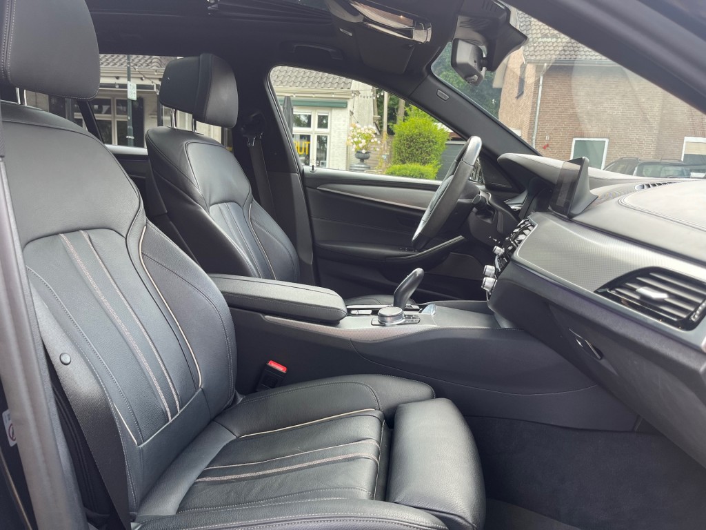 BMW-5-SERIE-TOURING 520I HIGH EXECUTIVE / SCHUIFDAK / LEDER / HARMAN-KARDON
