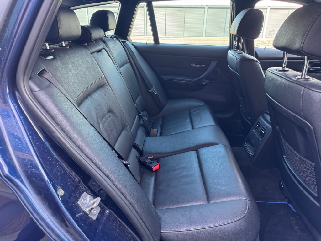 BMW-3-SERIE-320d BluePerformance High Executive M-PAKKET APK 183 PK