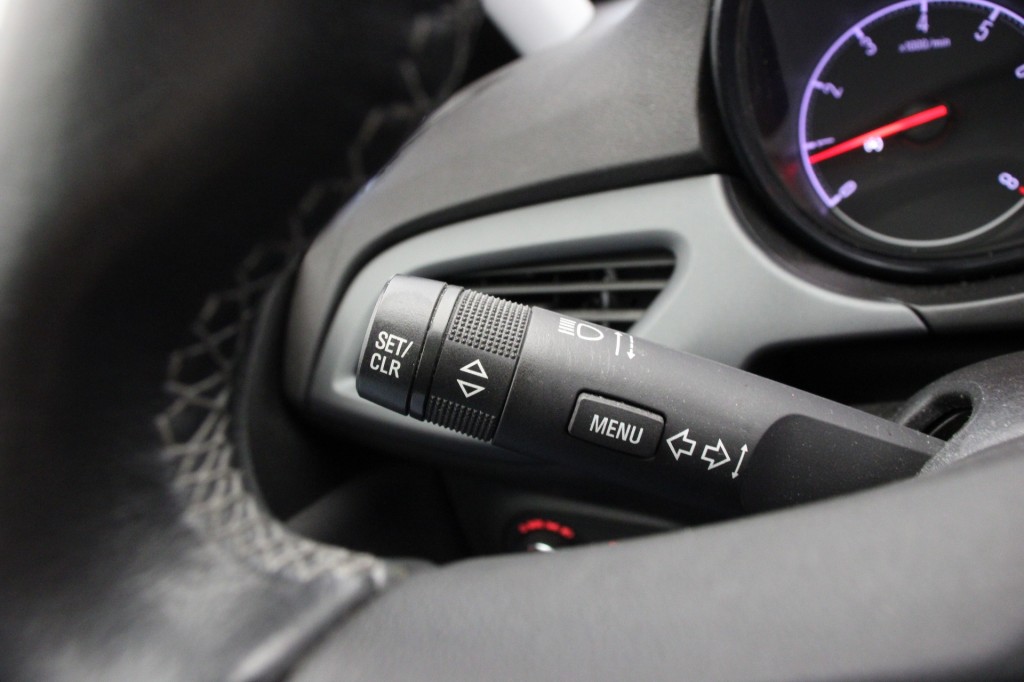 OPEL-CORSA-1.4 Favourite - Carplay, Navi, Cruise, Lichtmetalen Velgen