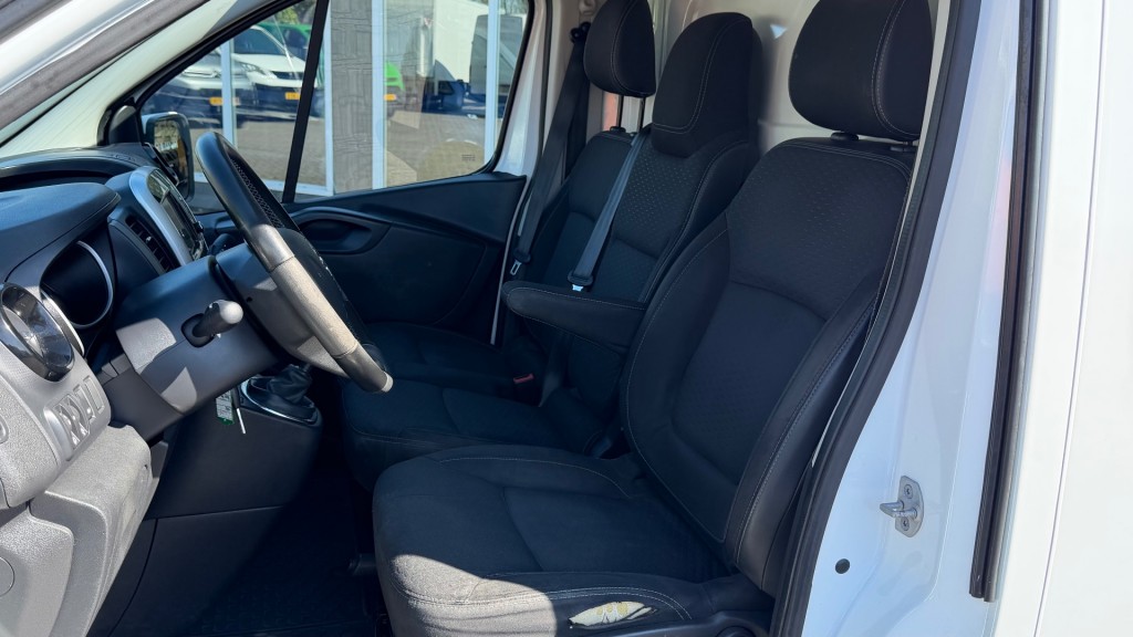 OPEL-VIVARO-1.6 CDTI 107KW 145PK L2H1 EURO 6 SPORT AIRCO/ CRUISE CONTROL/ NAVI/ 100% DEALERONDERHOUDEN