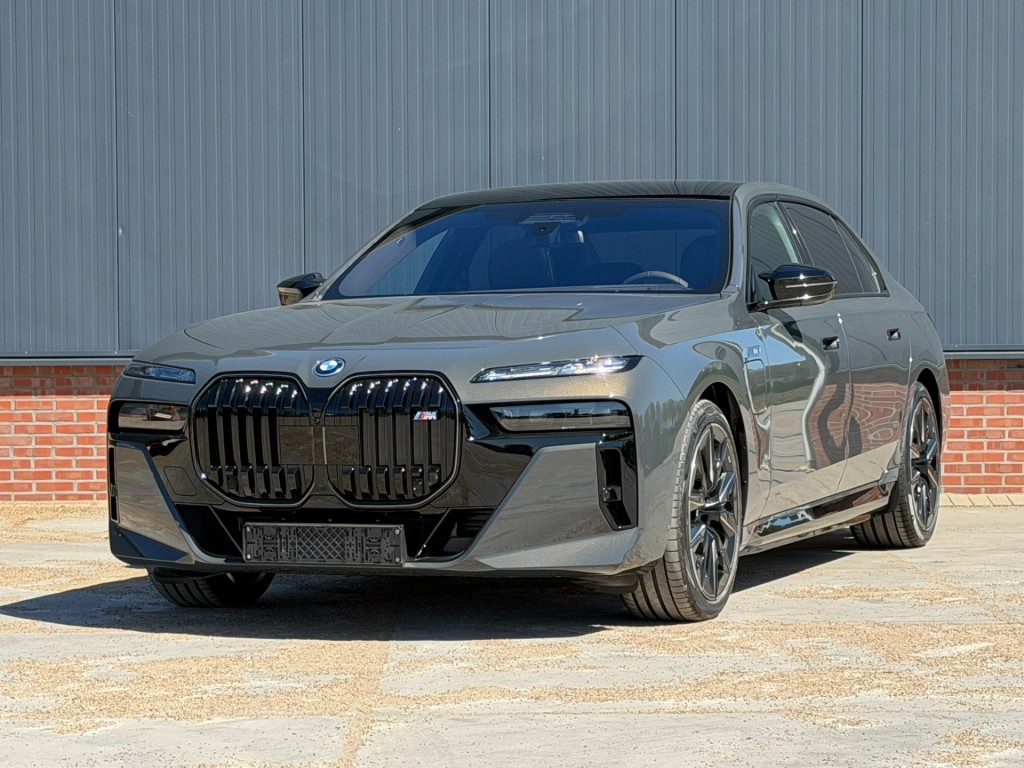 BMW-7-SERIE-M760e xDrive M-Sport Skylounge / Bowers & Wilkins