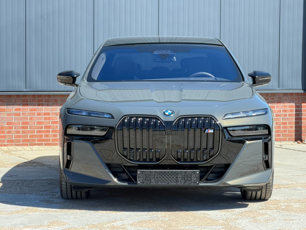 BMW-7-SERIE-M760e xDrive M-Sport Skylounge / Bowers & Wilkins
