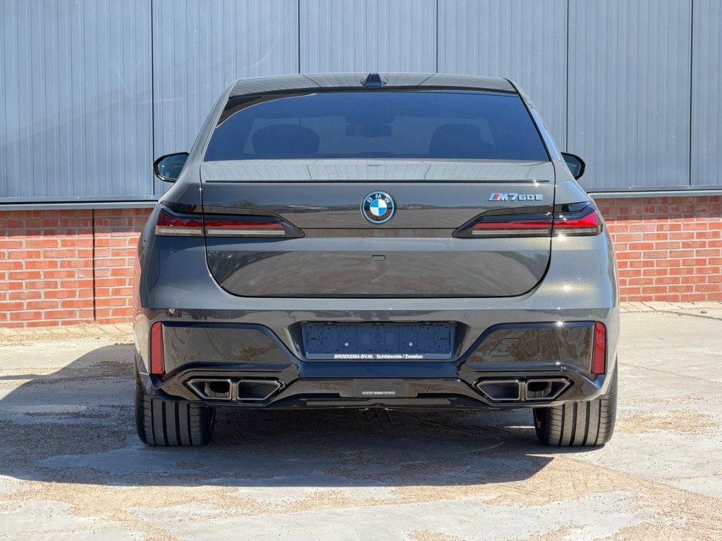 BMW-7-SERIE-M760e xDrive M-Sport Skylounge / Bowers & Wilkins