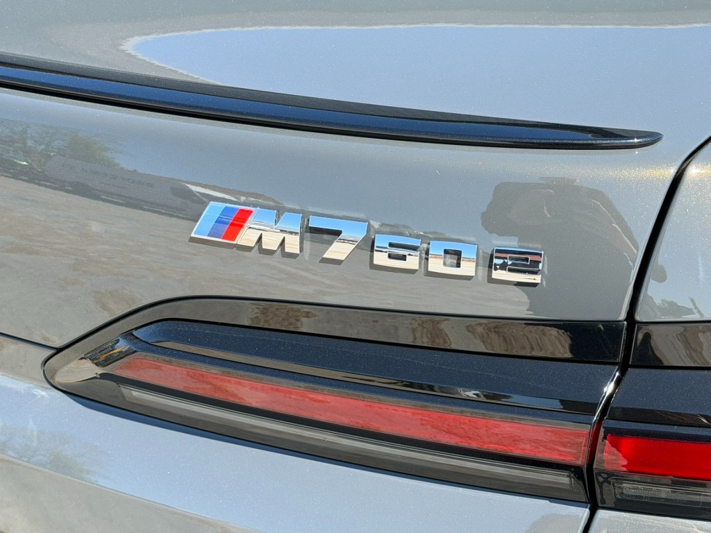 BMW-7-SERIE-M760e xDrive M-Sport Skylounge / Bowers & Wilkins