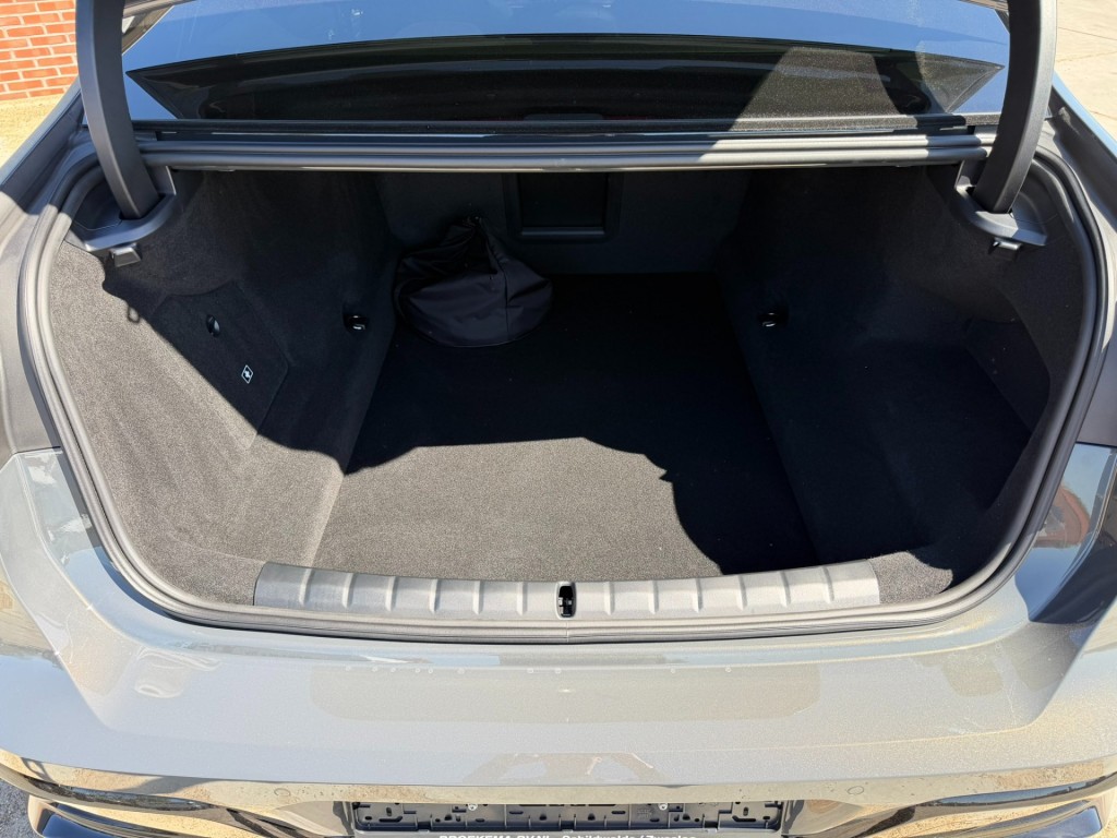 BMW-7-SERIE-M760e xDrive M-Sport Skylounge / Bowers & Wilkins