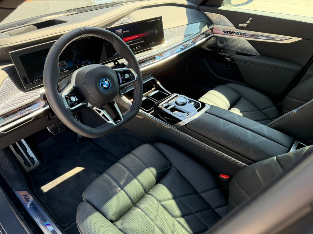 BMW-7-SERIE-M760e xDrive M-Sport Skylounge / Bowers & Wilkins