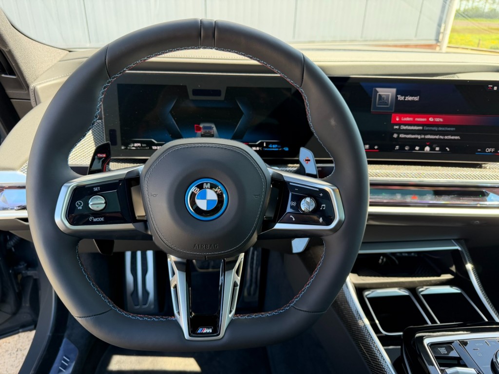 BMW-7-SERIE-M760e xDrive M-Sport Skylounge / Bowers & Wilkins