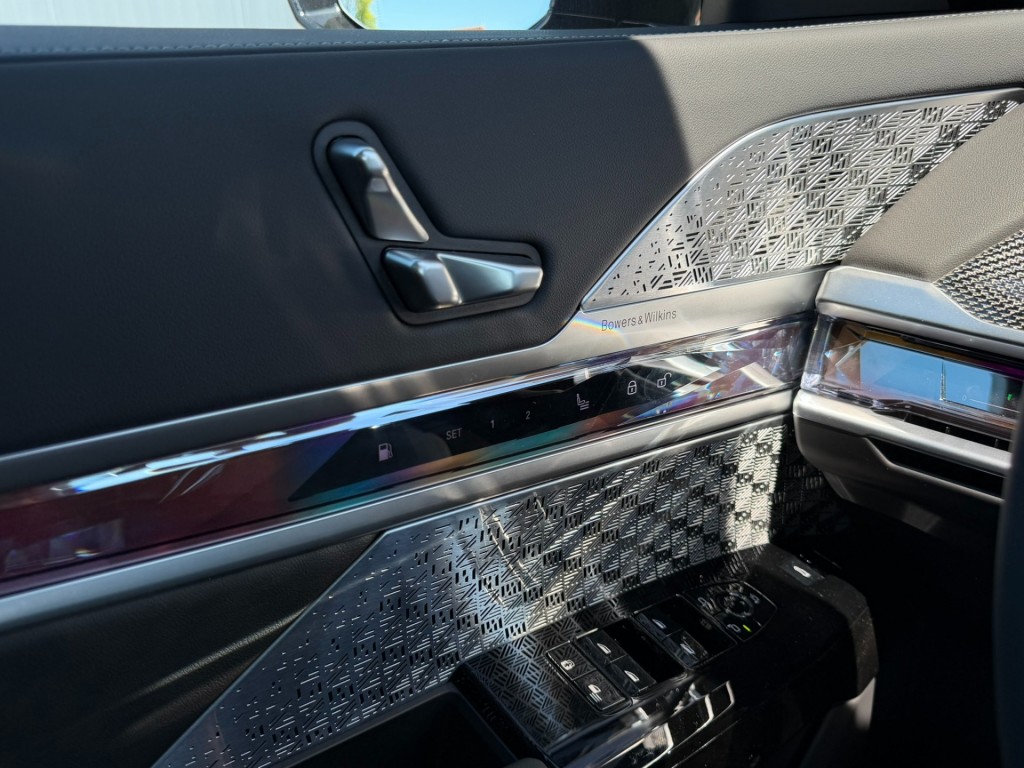 BMW-7-SERIE-M760e xDrive M-Sport Skylounge / Bowers & Wilkins