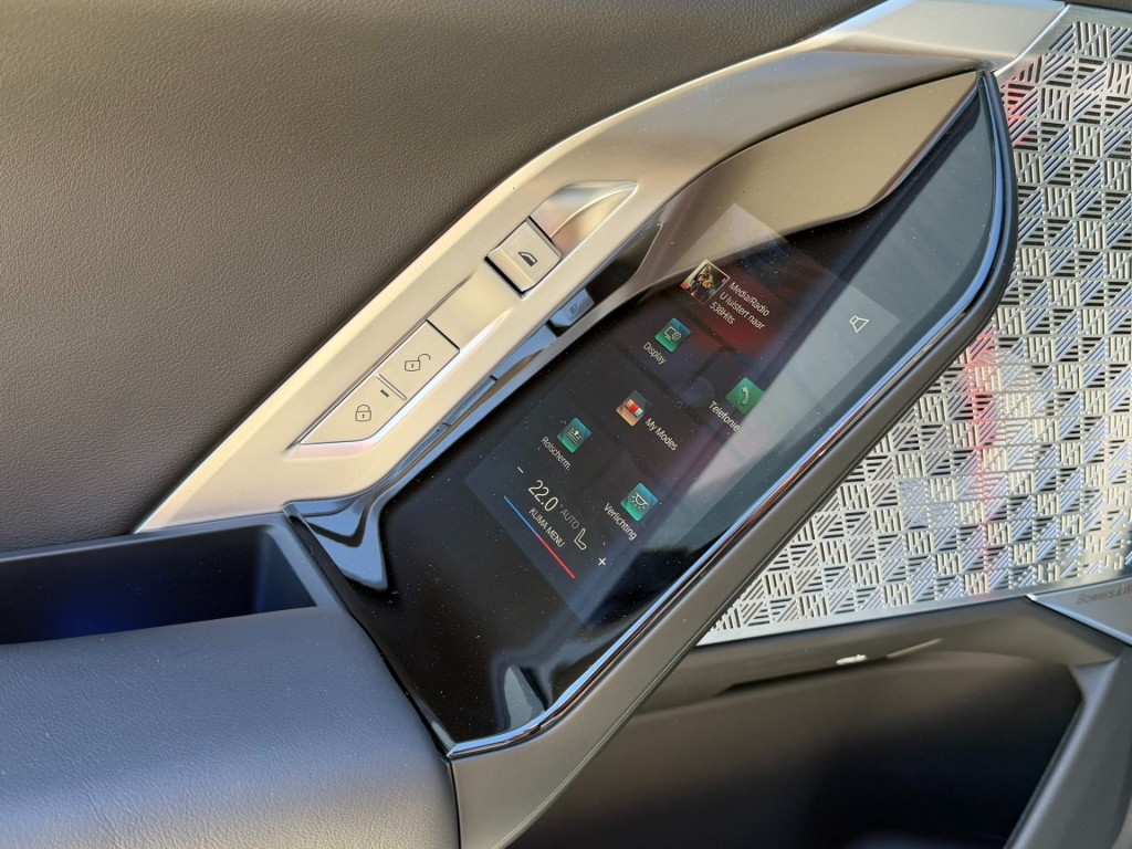BMW-7-SERIE-M760e xDrive M-Sport Skylounge / Bowers & Wilkins