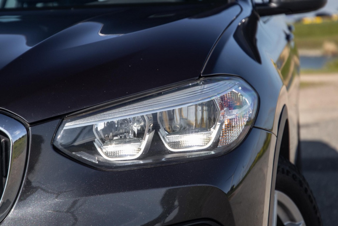 BMW-X3-xDrive30e Executive CARPLAY / STOELVERWARMING / DEALER ONDERHOUDEN / LEER
