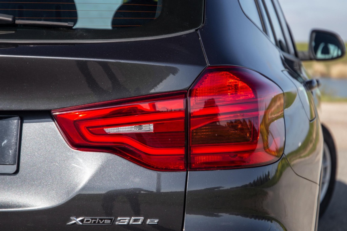 BMW-X3-xDrive30e Executive CARPLAY / STOELVERWARMING / DEALER ONDERHOUDEN / LEER