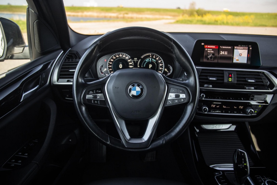 BMW-X3-xDrive30e Executive CARPLAY / STOELVERWARMING / DEALER ONDERHOUDEN / LEER