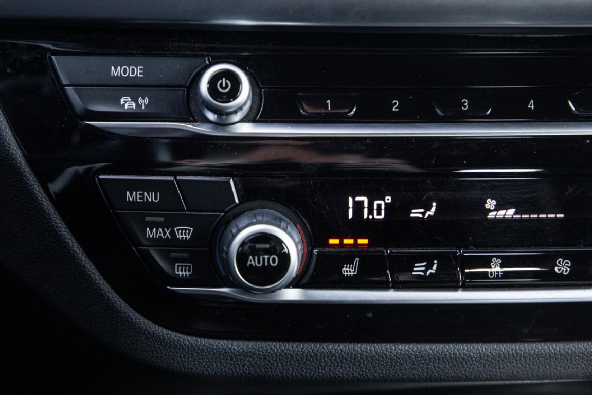 BMW-X3-xDrive30e Executive CARPLAY / STOELVERWARMING / DEALER ONDERHOUDEN / LEER