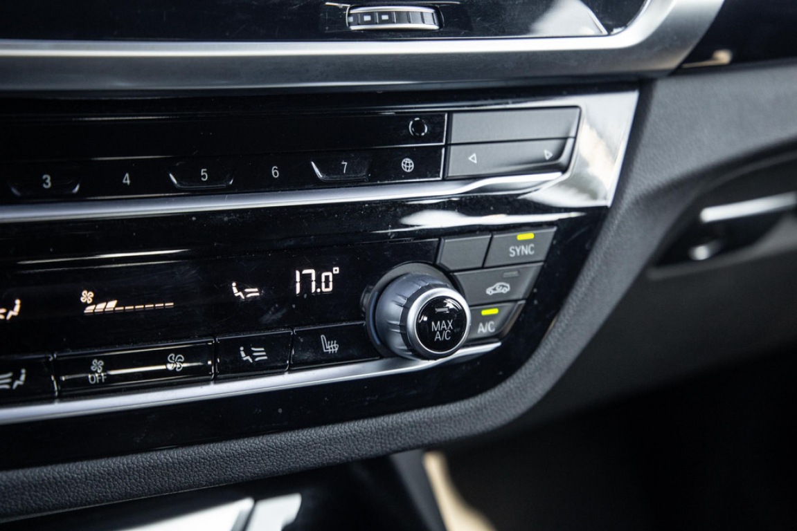 BMW-X3-xDrive30e Executive CARPLAY / STOELVERWARMING / DEALER ONDERHOUDEN / LEER