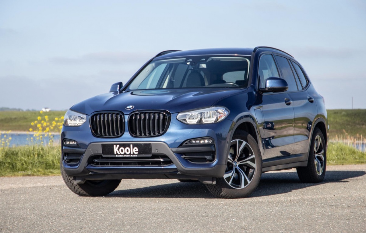 BMW-X3-xDrive30e Executive BLACK LINE / PANORAMA DAK / CARPLAY / LEER / STOELVERWARMING / CAMERA
