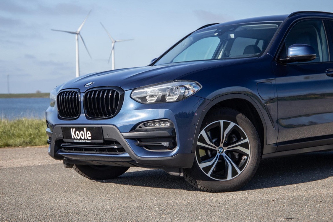 BMW-X3-xDrive30e Executive BLACK LINE / PANORAMA DAK / CARPLAY / LEER / STOELVERWARMING / CAMERA