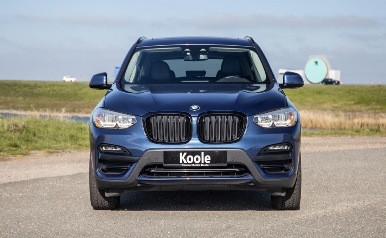 BMW-X3-xDrive30e Executive BLACK LINE / PANORAMA DAK / CARPLAY / LEER / STOELVERWARMING / CAMERA