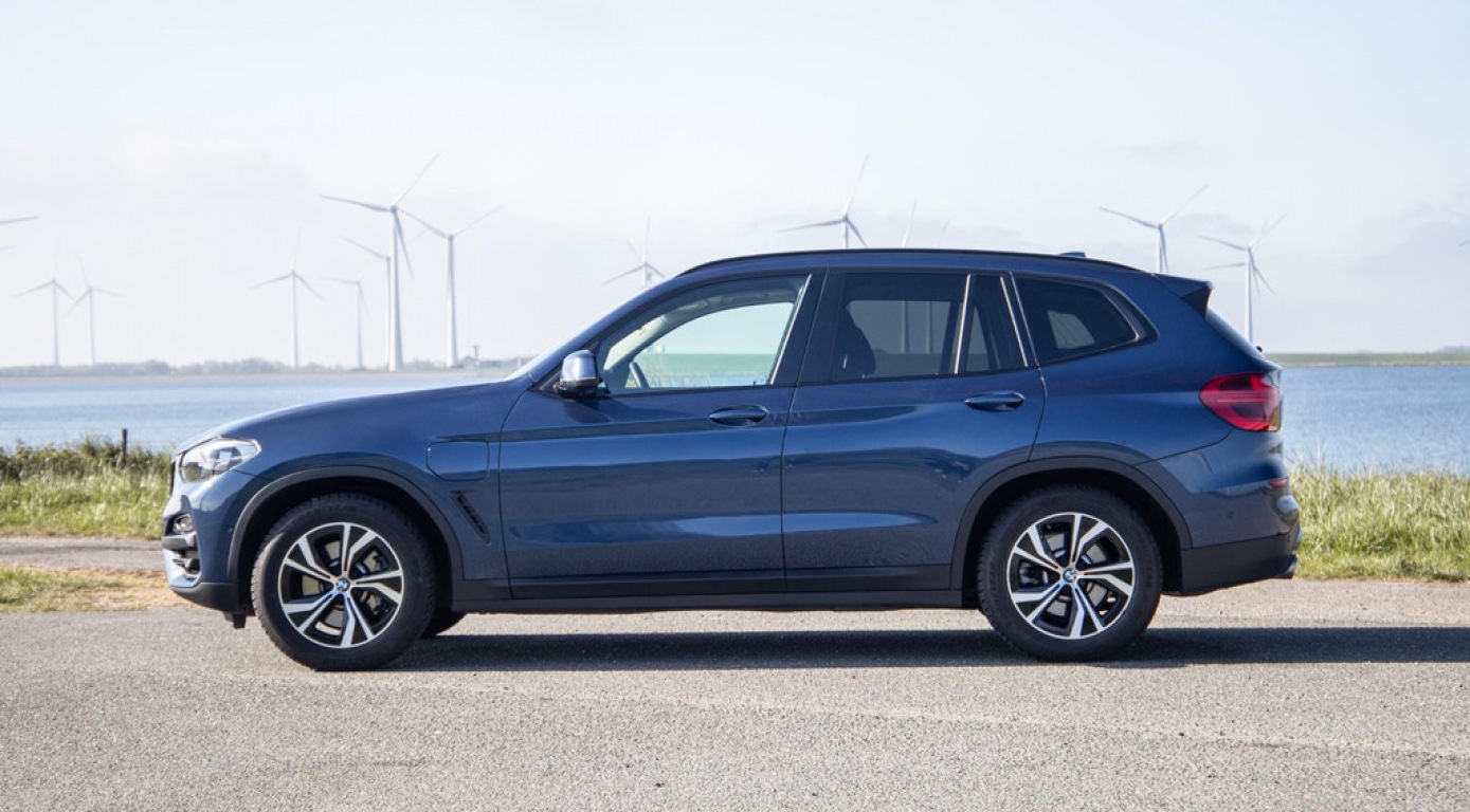 BMW-X3-xDrive30e Executive BLACK LINE / PANORAMA DAK / CARPLAY / LEER / STOELVERWARMING / CAMERA