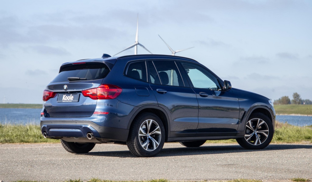 BMW-X3-xDrive30e Executive BLACK LINE / PANORAMA DAK / CARPLAY / LEER / STOELVERWARMING / CAMERA