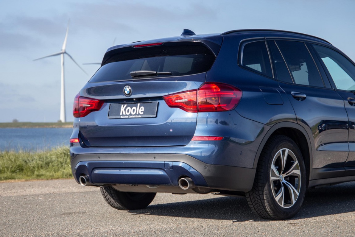 BMW-X3-xDrive30e Executive BLACK LINE / PANORAMA DAK / CARPLAY / LEER / STOELVERWARMING / CAMERA