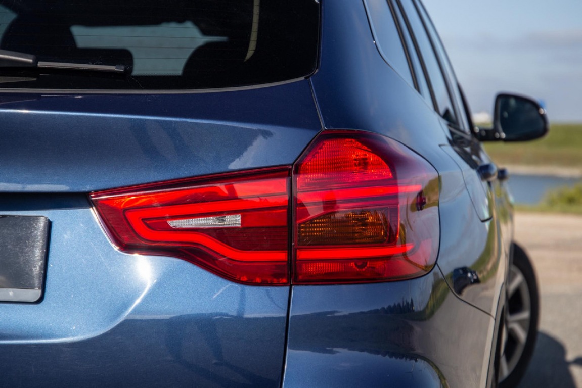 BMW-X3-xDrive30e Executive BLACK LINE / PANORAMA DAK / CARPLAY / LEER / STOELVERWARMING / CAMERA