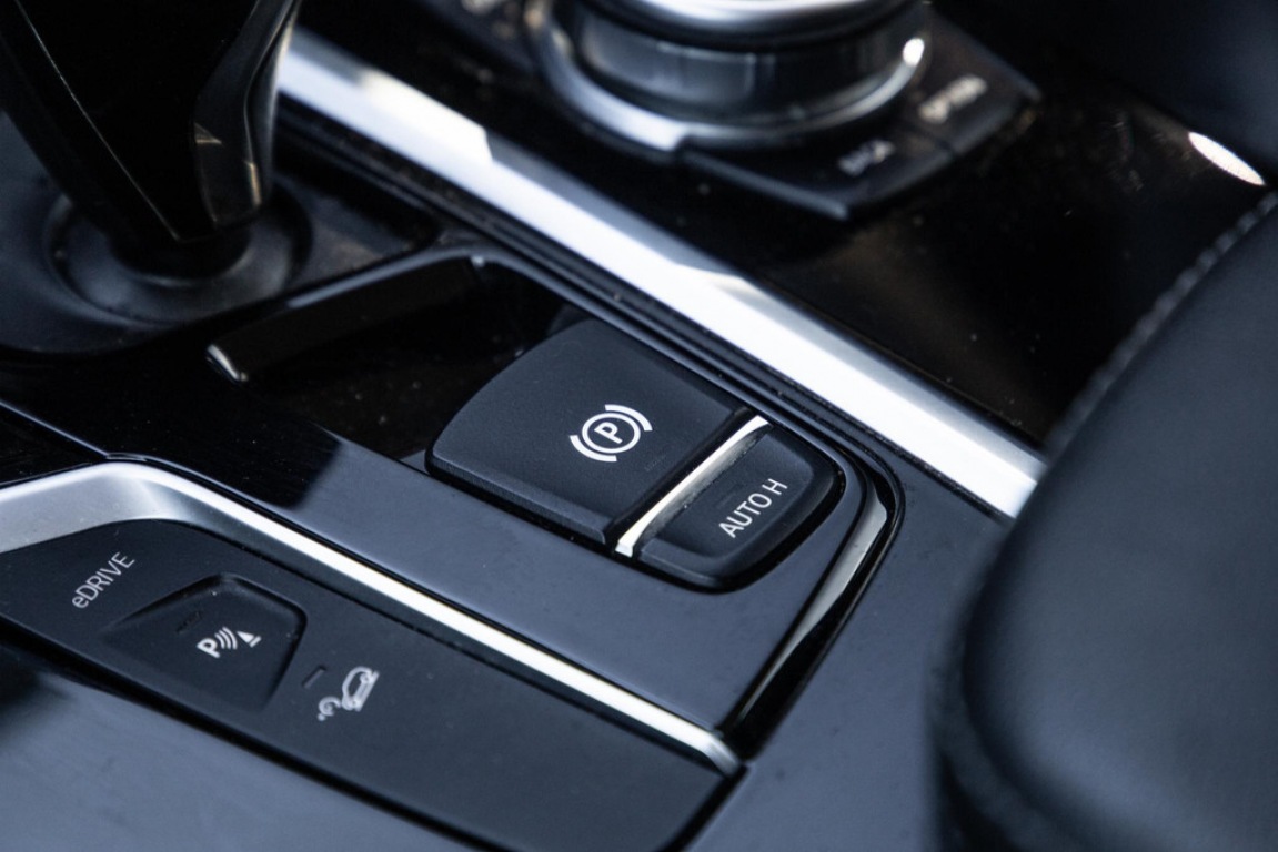 BMW-X3-xDrive30e Executive BLACK LINE / PANORAMA DAK / CARPLAY / LEER / STOELVERWARMING / CAMERA