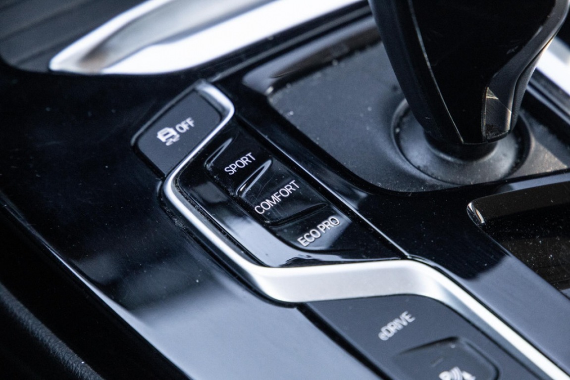 BMW-X3-xDrive30e Executive BLACK LINE / PANORAMA DAK / CARPLAY / LEER / STOELVERWARMING / CAMERA