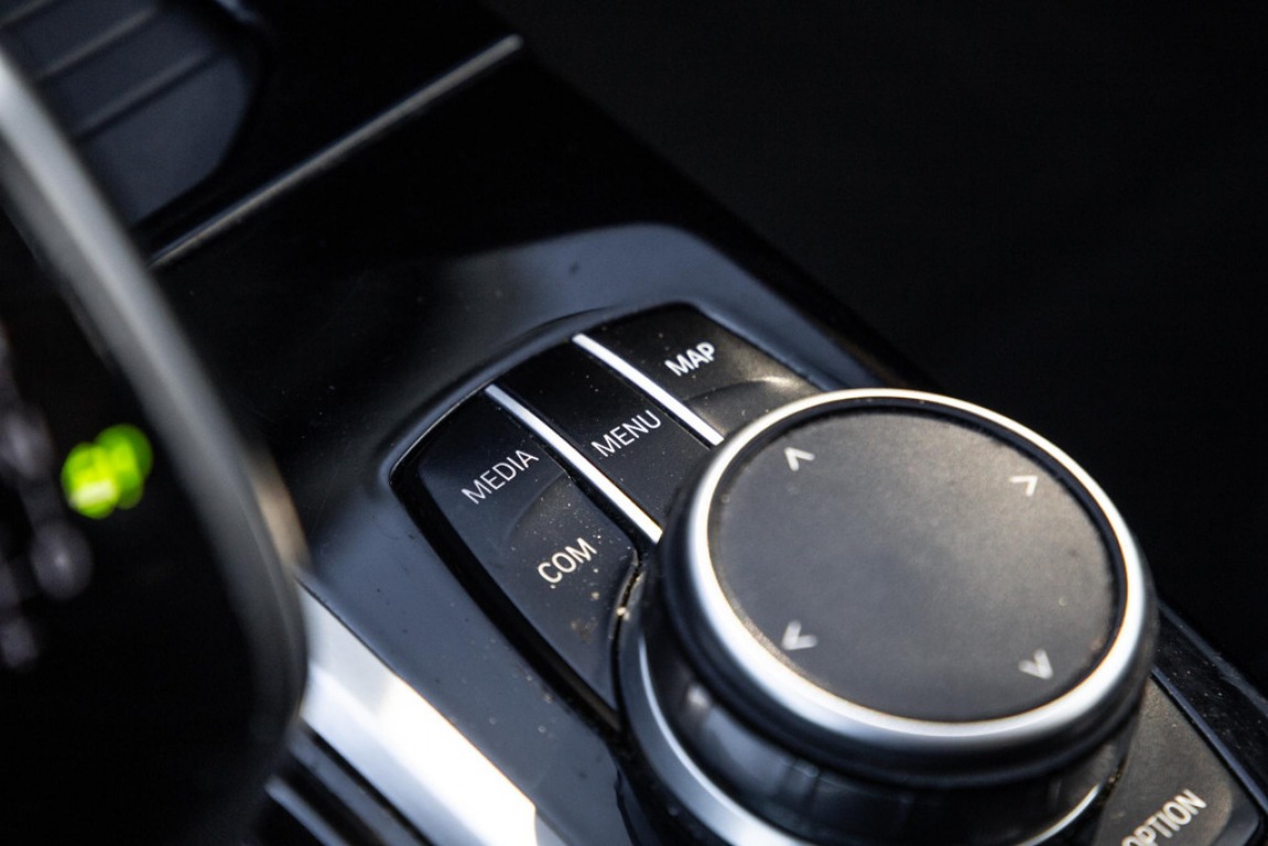 BMW-X3-xDrive30e Executive BLACK LINE / PANORAMA DAK / CARPLAY / LEER / STOELVERWARMING / CAMERA
